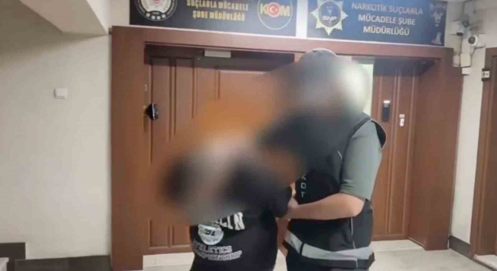 Uyuşturucu taciri suçüstü yakalandı
