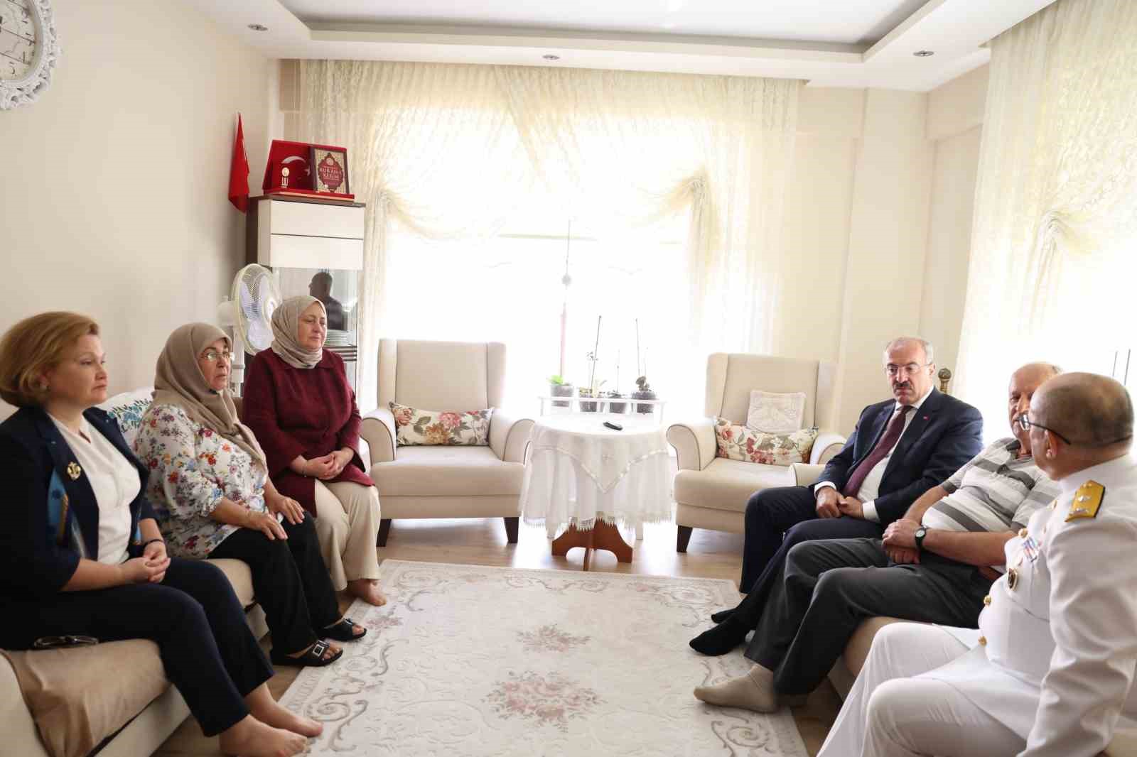 Vali Toraman 19 Eylül Gaziler Günü’nde gazi ziyareti gerçekleştirdi
