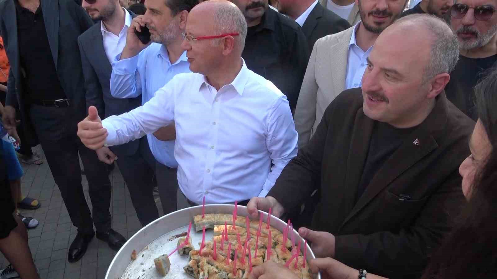 Varank’tan Özel’in börek görüntülerine tepki: "Vatandaşla nasıl konuşulması gerektiğini bilmek gerekiyor"
