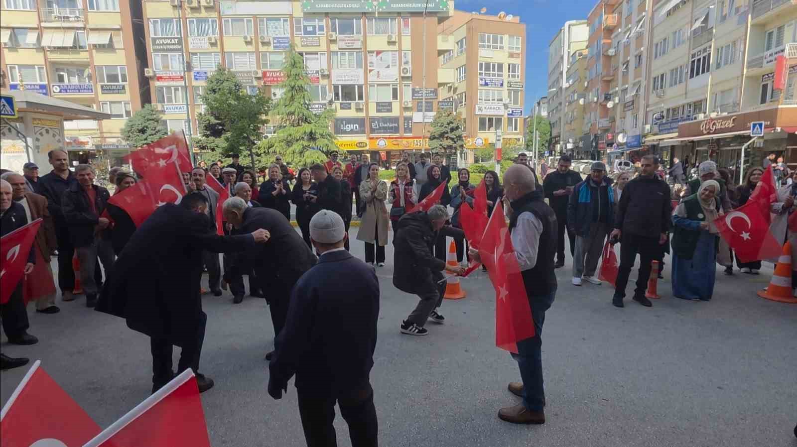 Yaşlılar Günü Balıkesir’de renkli görüntülerle kutlandı
