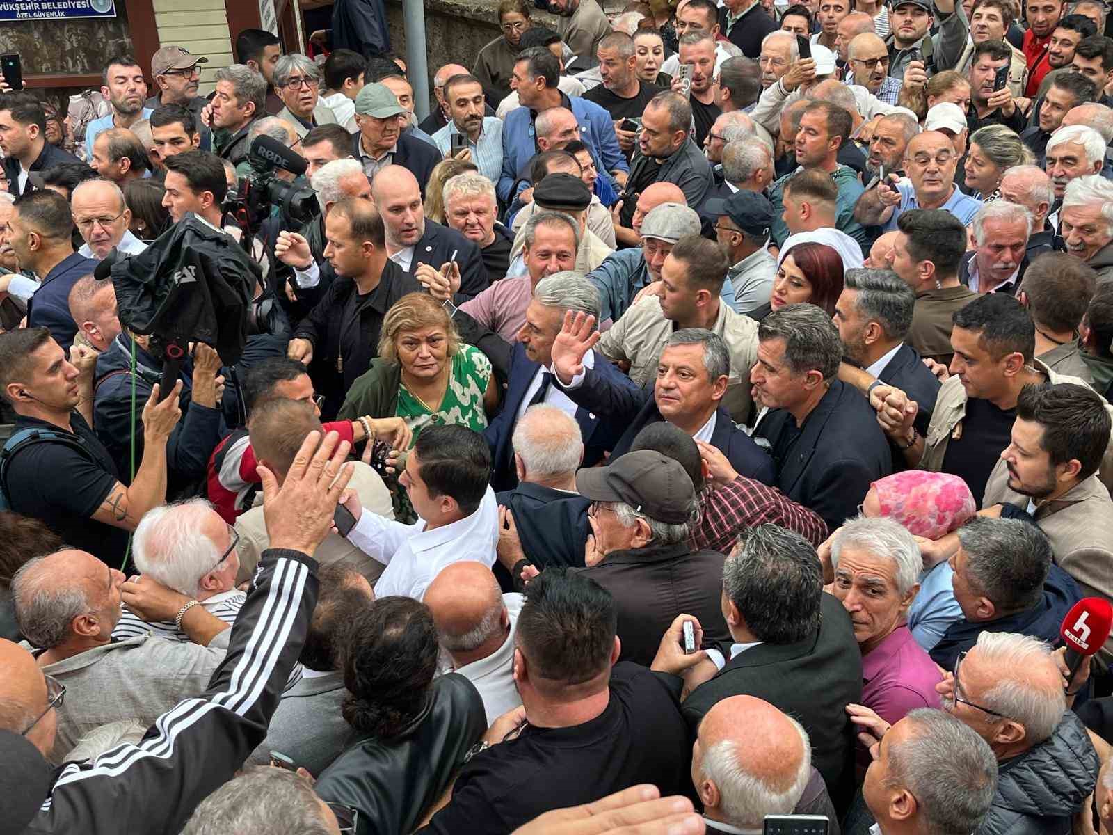 YENİ Parti Genel Başkanı Özel: "Milletin koyduğu ismi kimseye değiştirtmeyiz"
