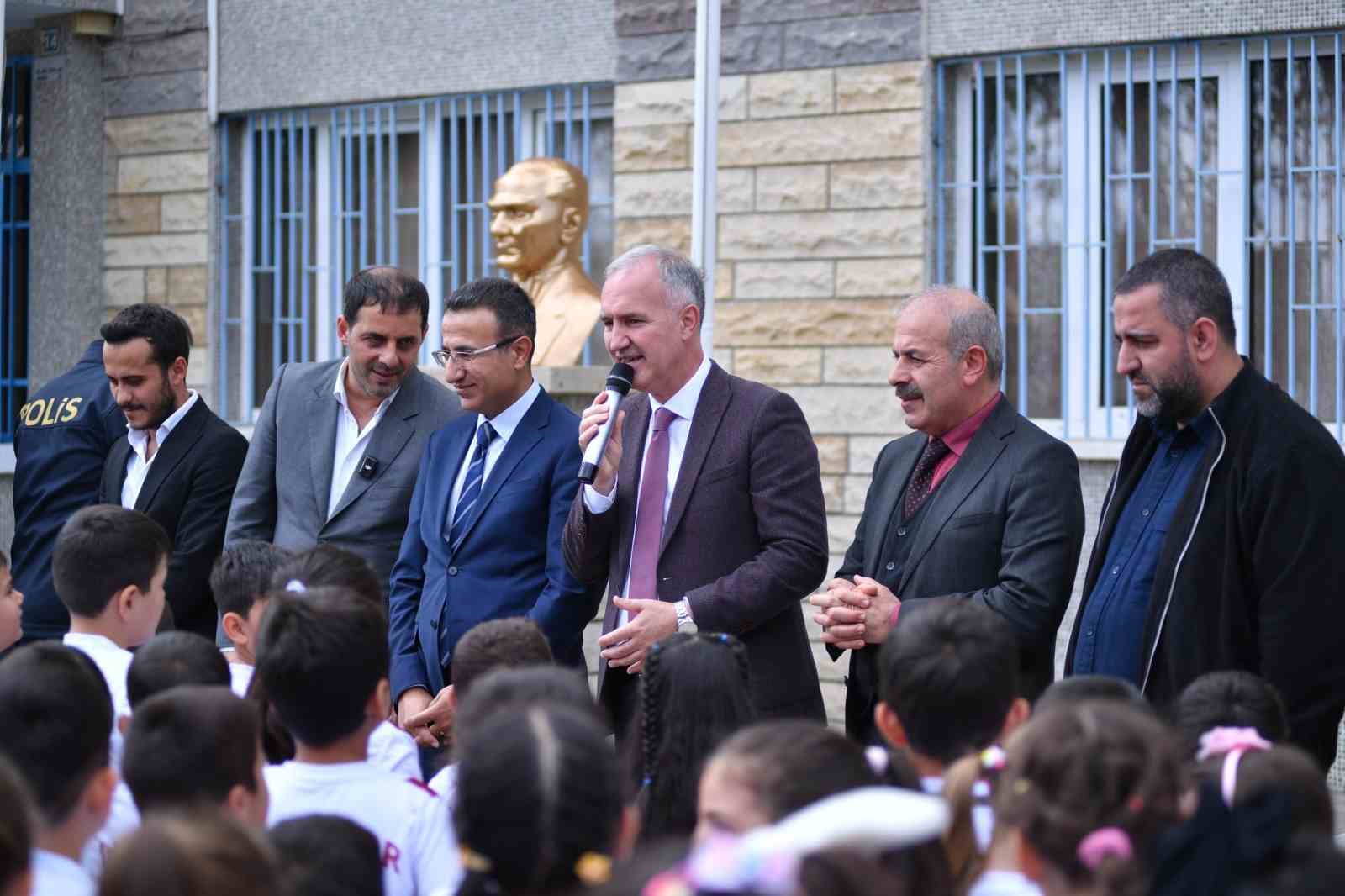 Yeniceköy’de 750 öğrenci İnegölspor formasına kavuştu
