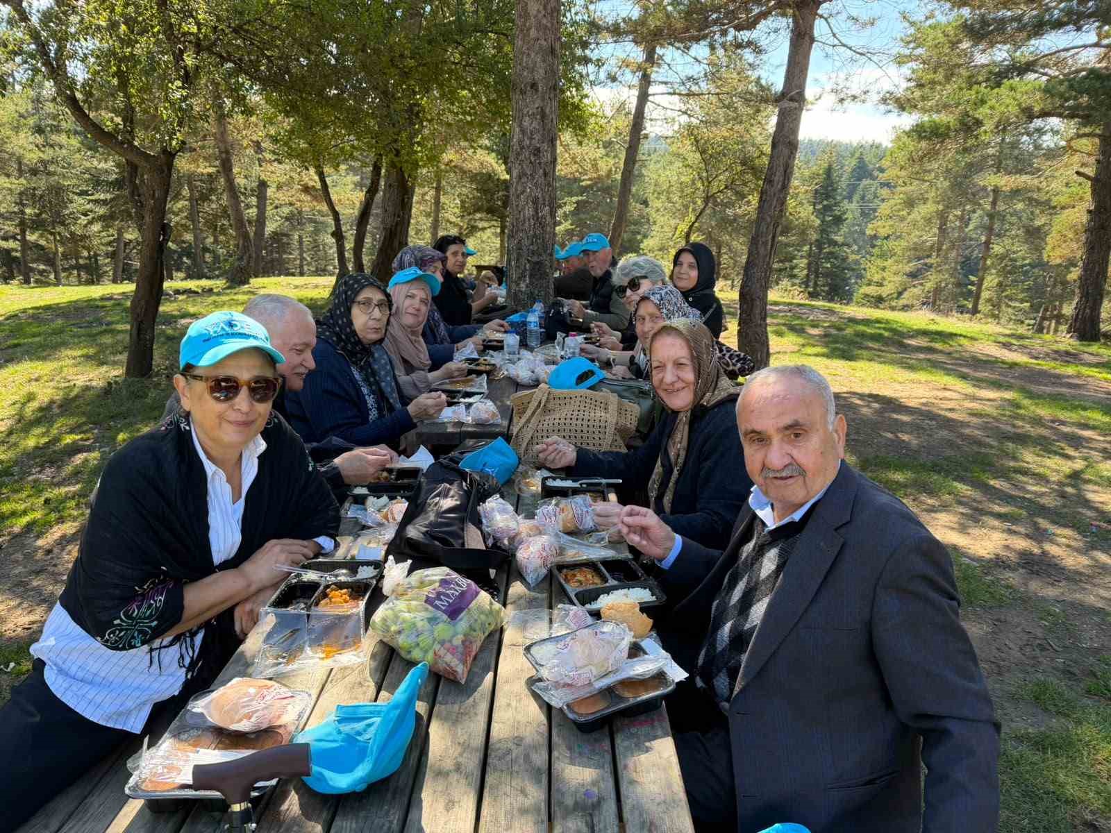 Yılların yorgunluğunu Karagöl’ün eşsiz doğasında attılar
