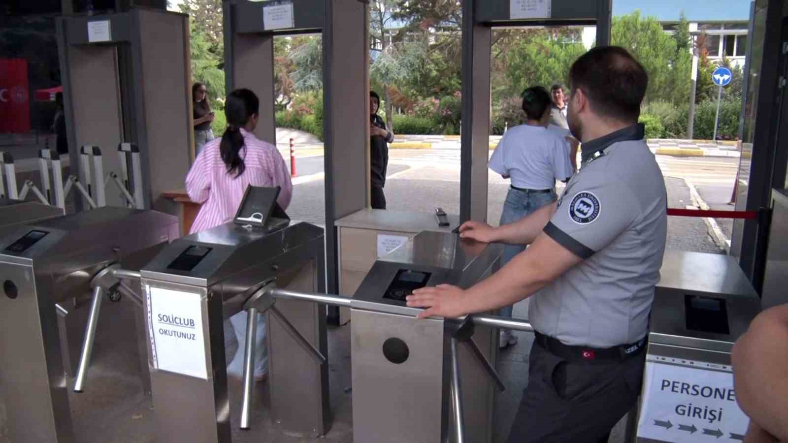 YKS’ye geç kalan adaylar panik yaşadı
