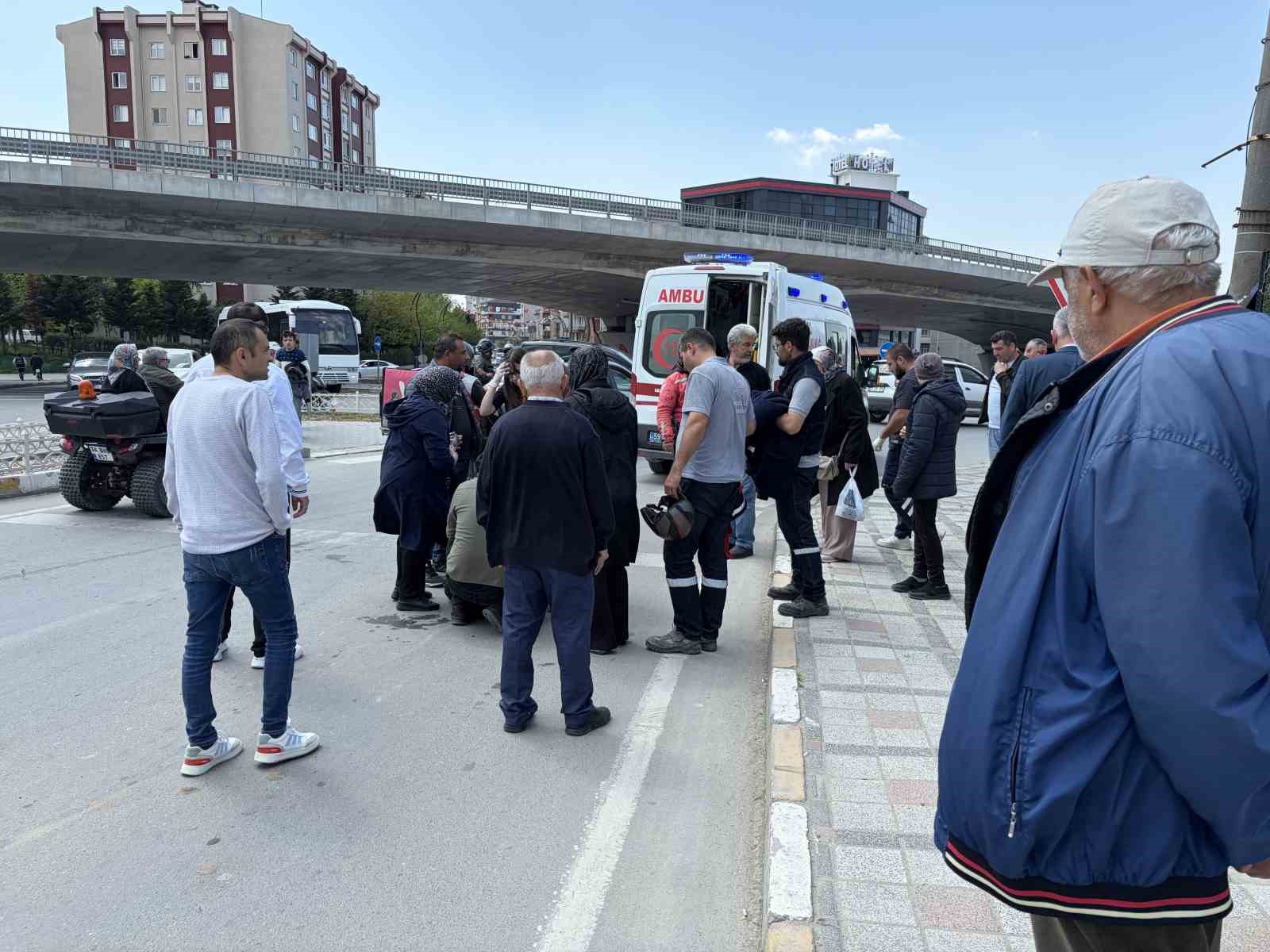Yola dökülen toprakta kayan motosikletin sürücüsü yaralandı
