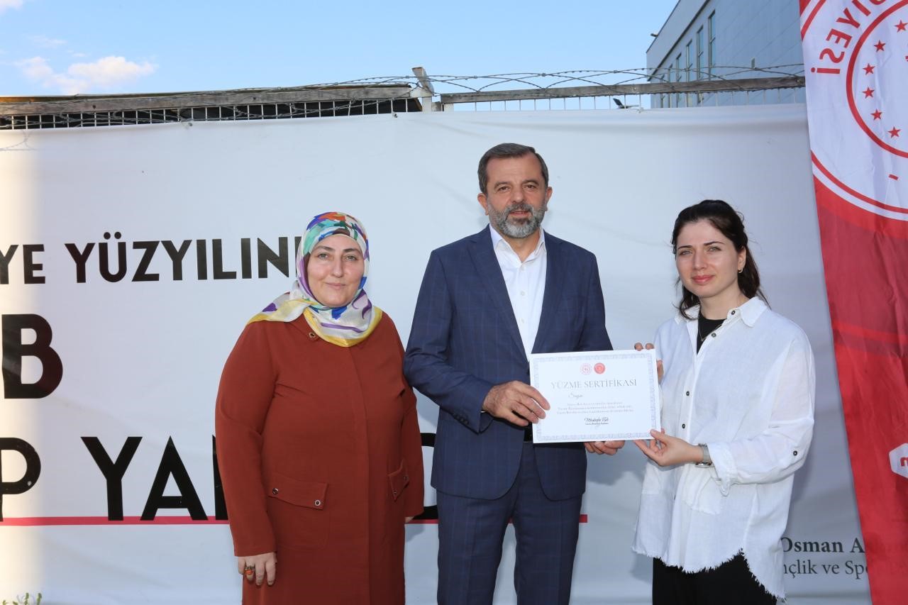 Yüzlerce Gürsulu kadın ücretsiz yüzme öğrendi
