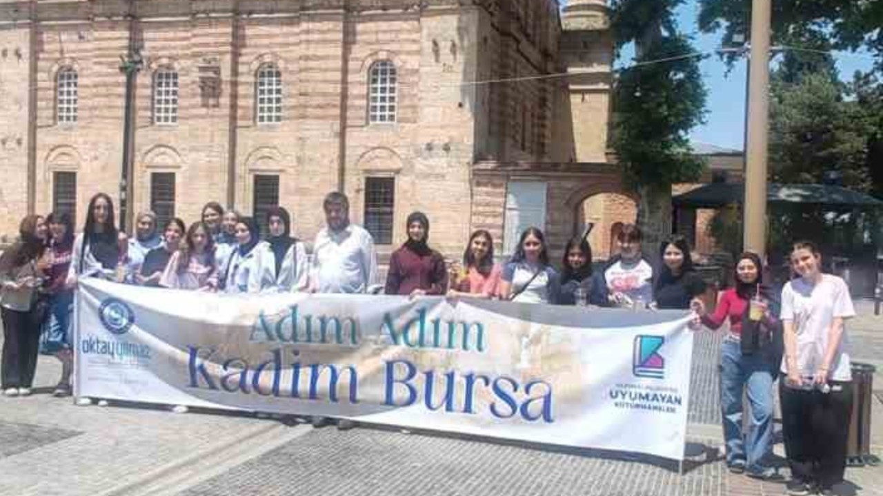 Yıldırımlı gençler tarihi yerinde keşfediyor